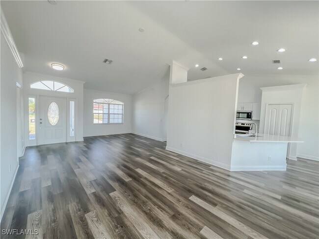 Building Photo - 3303 33rd St SW