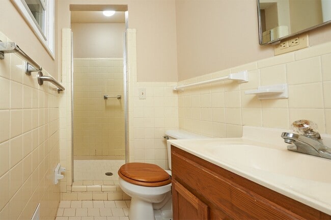 Building Photo - Coming Soon : 3+BR, 2BA house with extra f...