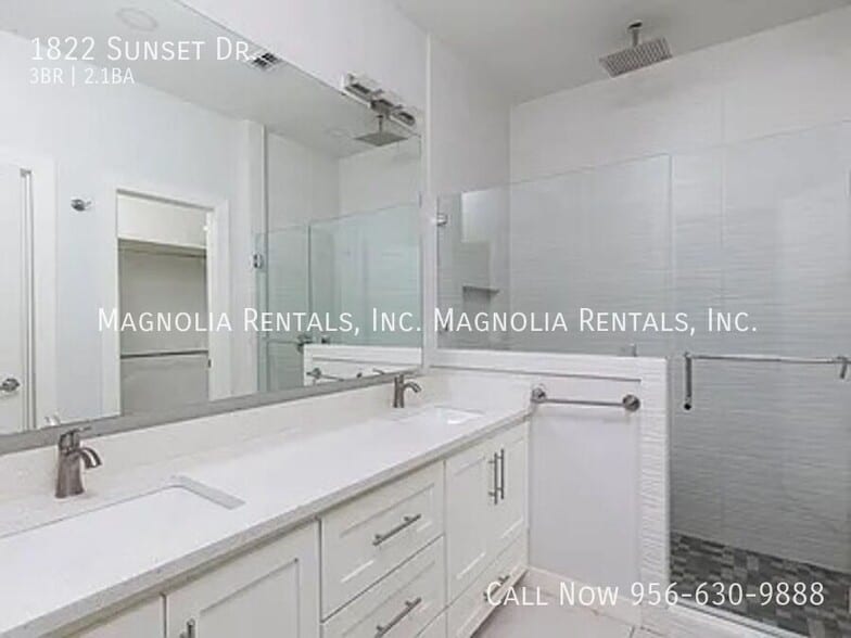 Building Photo - 1822 Sunset Dr