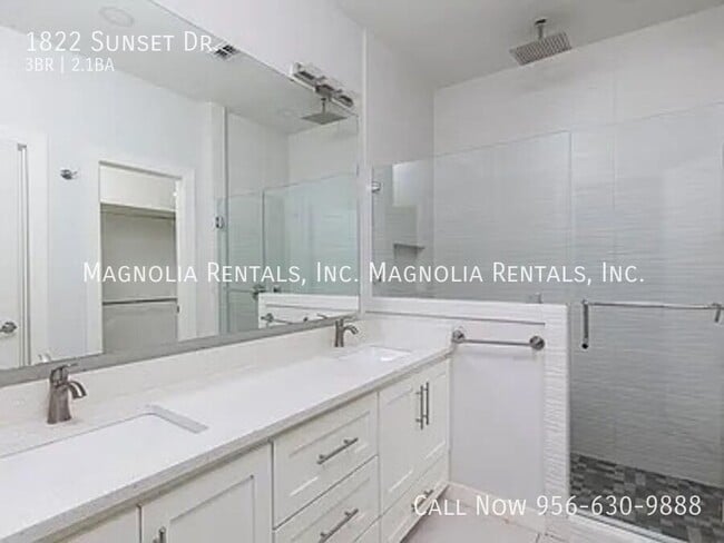 Building Photo - 1822 Sunset Dr