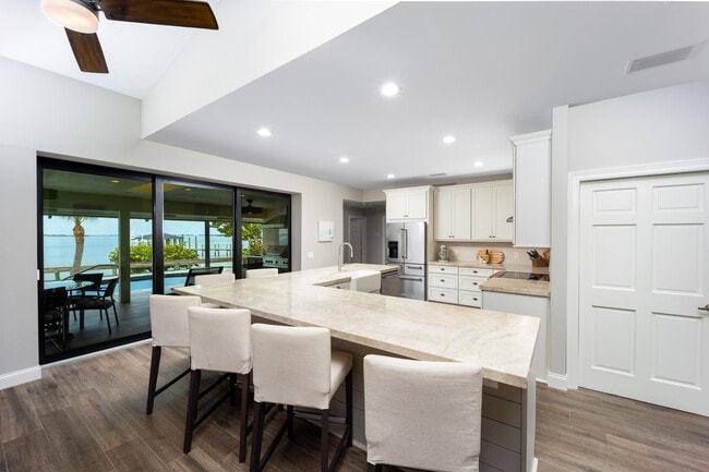 Building Photo - 3501 SE Kubin Ave