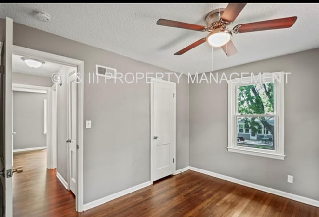 Building Photo - 8022 W 61st St