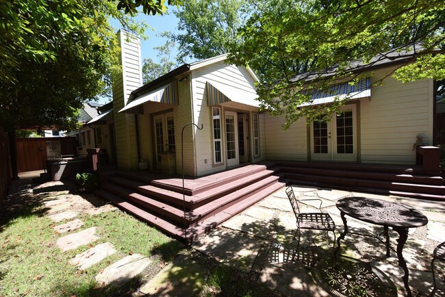 Building Photo - Walk to Inwood Village! Charming 3 bed 3 b...