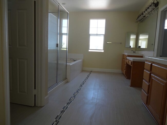 Building Photo - 936 McCall Cir