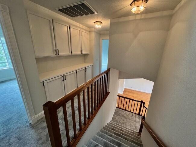 Building Photo - 15925 El Pajaro Ct