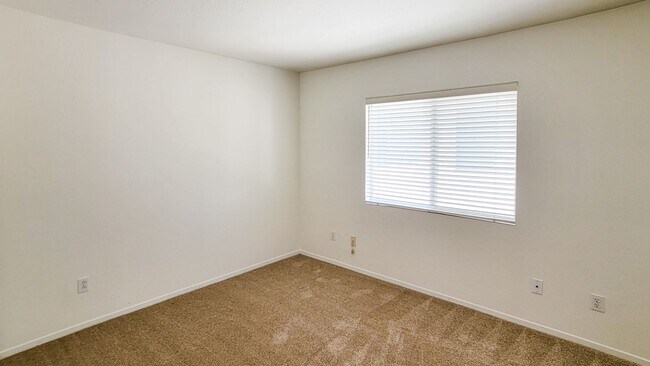 Building Photo - Large Home in Poway