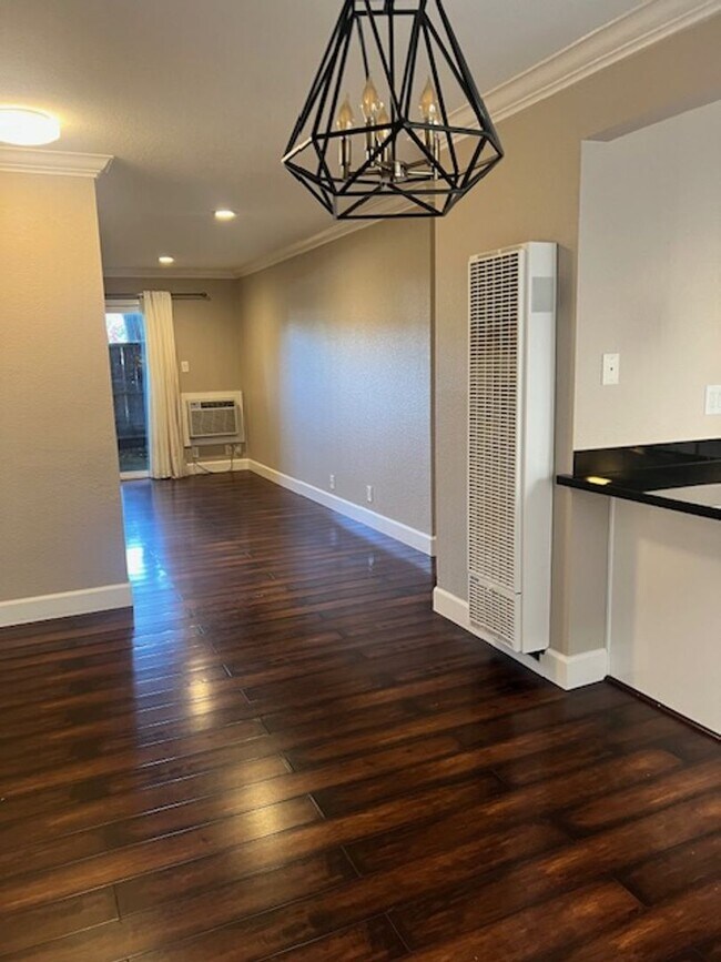 Building Photo - BEAUTIFUL 1 BEDROOM X1 BATHROOM CONDO with NEW HARDWOOD FLOORS! NOW LEASING!!