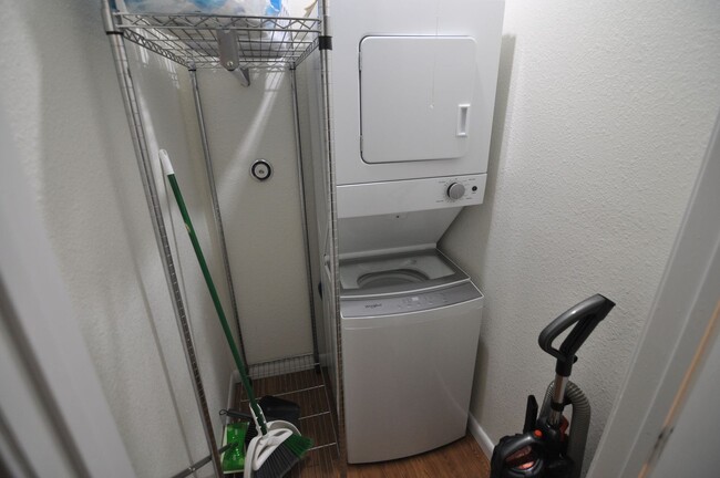 Building Photo - 2207 Leon St