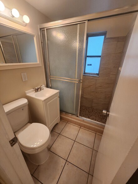Main Bathroom - 7615 Tyson Dr
