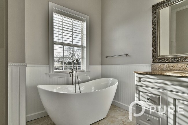 Building Photo - 5674 Duncan Rd