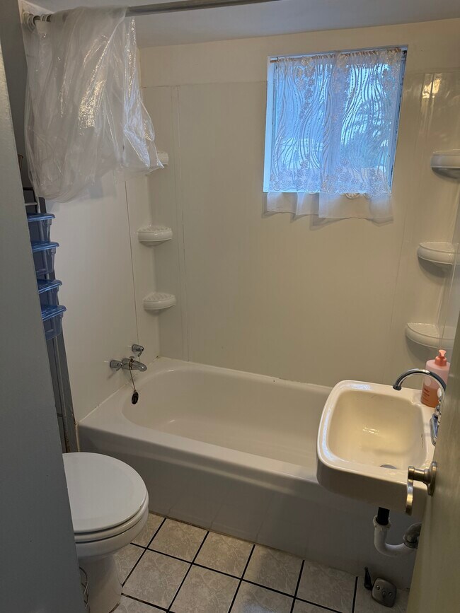 Building Photo - 510 Madrona Ave