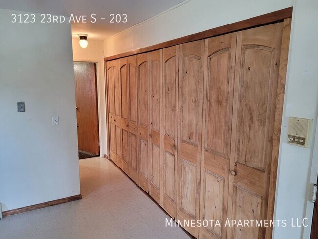 Building Photo - 1 Bedroom Available with a Great Location!