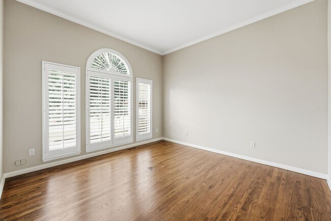 Building Photo - Incredible 4 Bed 4 Bath in Stonegate!