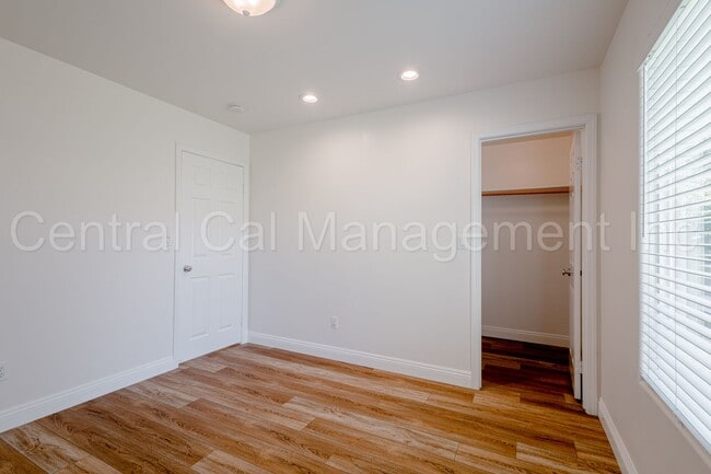 Building Photo - 4 Bedroom/2 Bath Home with an office and S...
