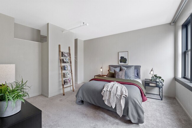 Building Photo - 915 Olive St