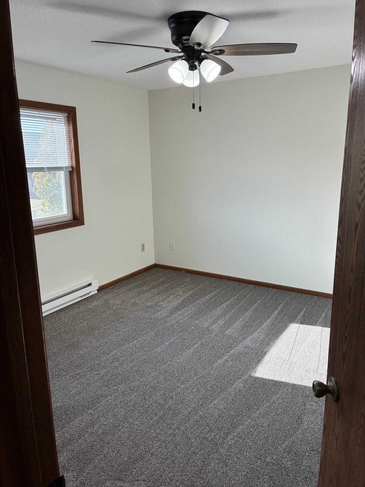 Building Photo - 2318 Meadow Ln