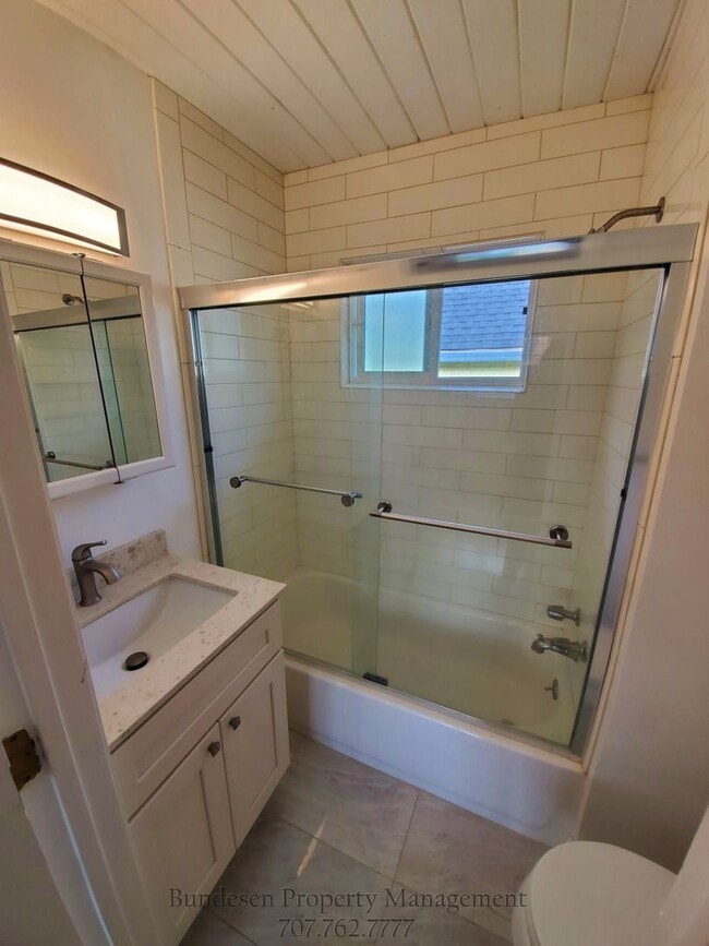 Building Photo - 104 Kent St