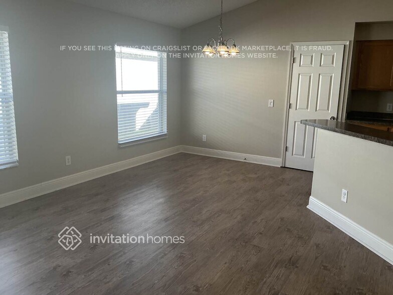 Building Photo - 1718 Snaresbrook Way