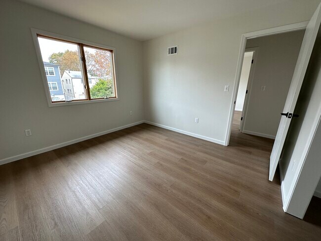 Building Photo - 263 Schuyler Ave