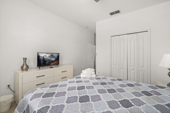 Building Photo - 4140 Oak Tree Dr