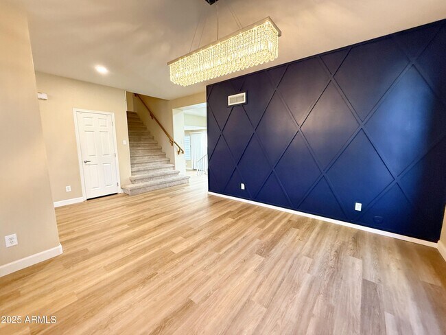 Building Photo - 1432 S Apache Dr