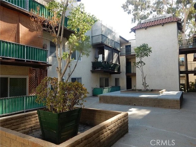 Building Photo - 5460 White Oak Ave