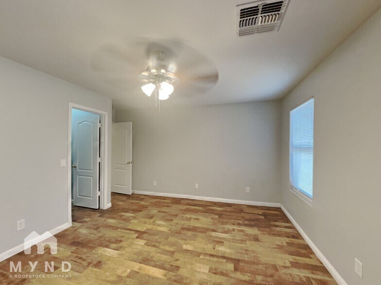 Building Photo - 40768 W Sanders Way