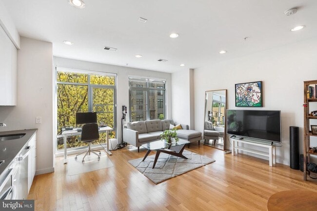 Building Photo - 435 R St NW