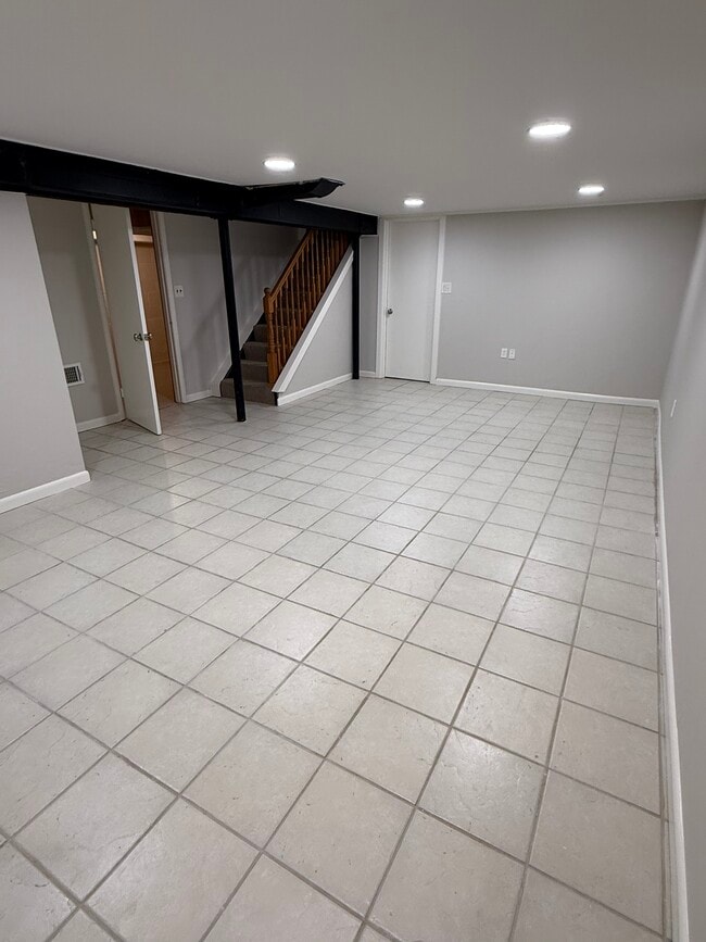 Building Photo - 9809 Montauk Ave