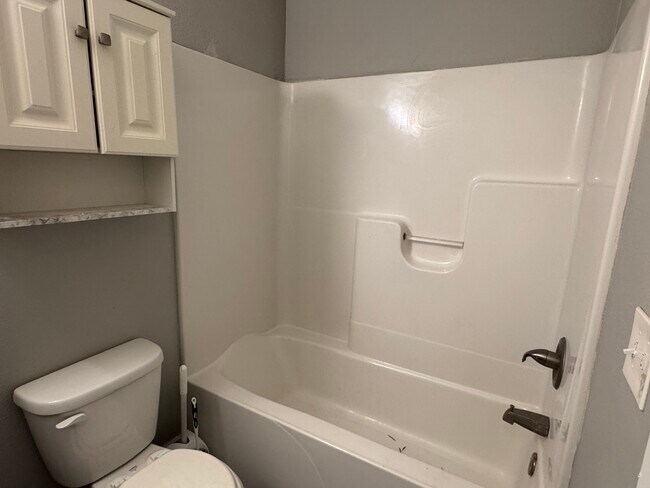 Building Photo - 1208 W 5th St