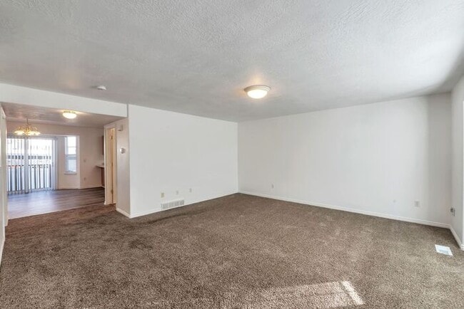 Building Photo - Peaceful Provo Townhome