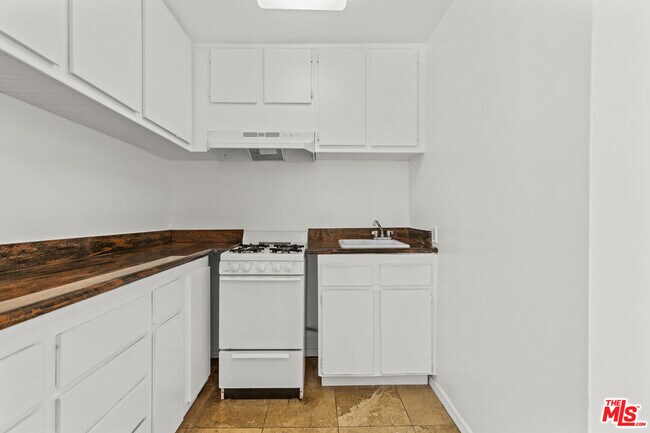 Building Photo - 2619 Rinconia Dr