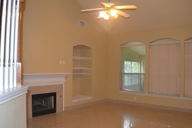 Building Photo - 12360 Hart Crest