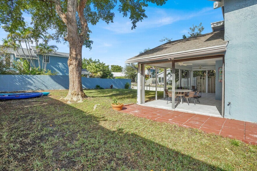 Building Photo - 940 Rainberry Lake Dr