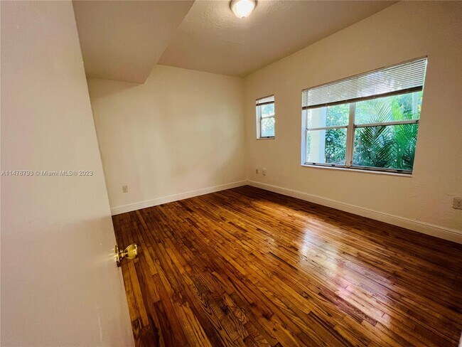 Building Photo - 726 Meridian Ave