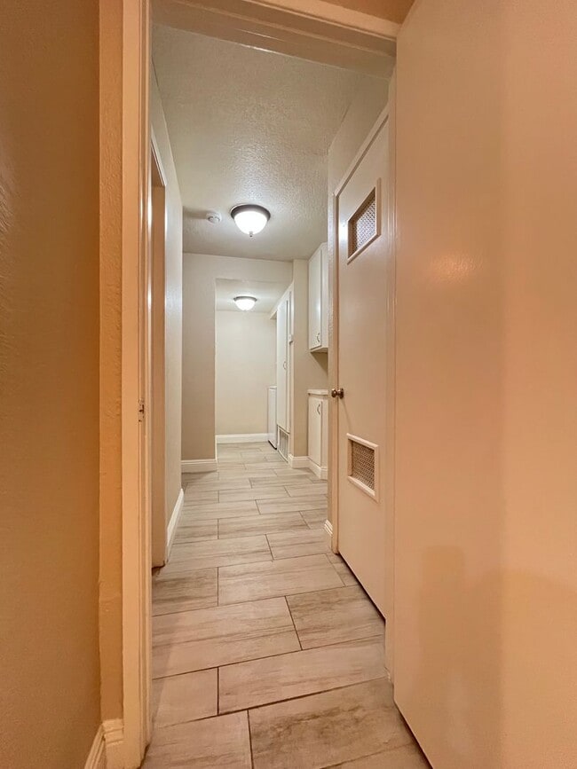 Building Photo - BEAUTIFULLY UPGRADED 1 STORY CONDO