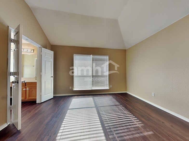 Building Photo - 1606 Windcastle Dr