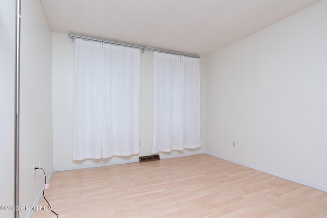 Building Photo - 416 Greenhill Ct