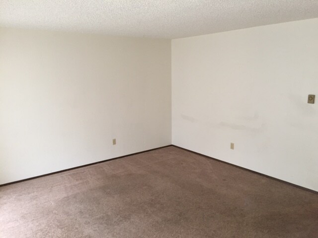 Building Photo - 950 SW Harrier Cir