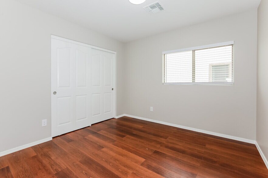 Building Photo - 3914 S Ponderosa Dr