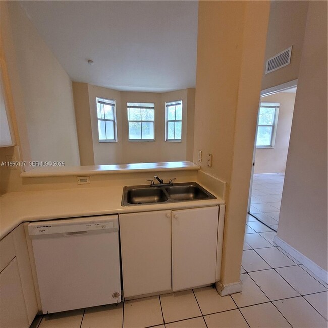 Building Photo - 1663 SE 27th Dr