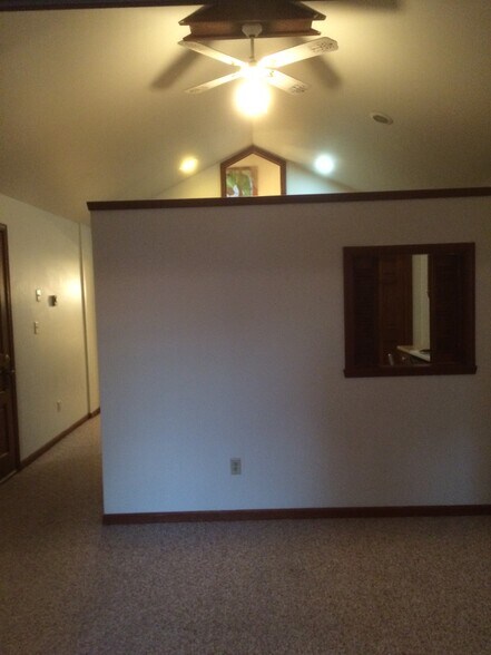 Building Photo - 32 N Main St