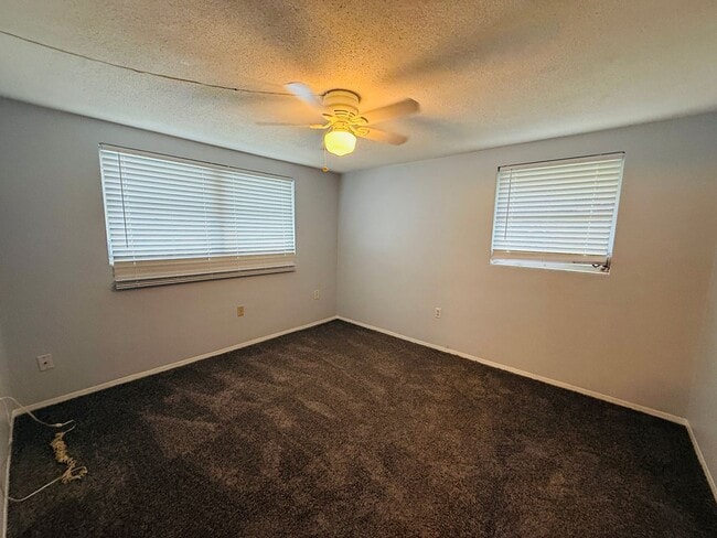 Building Photo - 7910 Lilac Dr