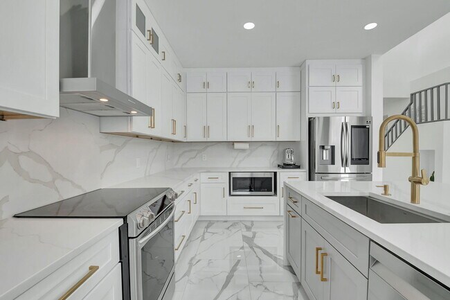 Building Photo - 10872 Tamoron Ln