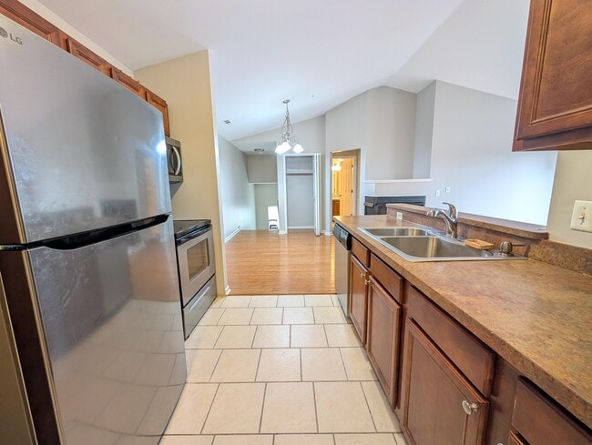 Building Photo - 43120 Pendleton Cir