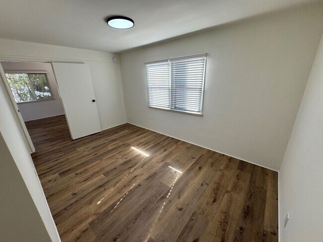 Building Photo - lang