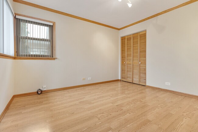 Building Photo - 2931 N 76th Ave