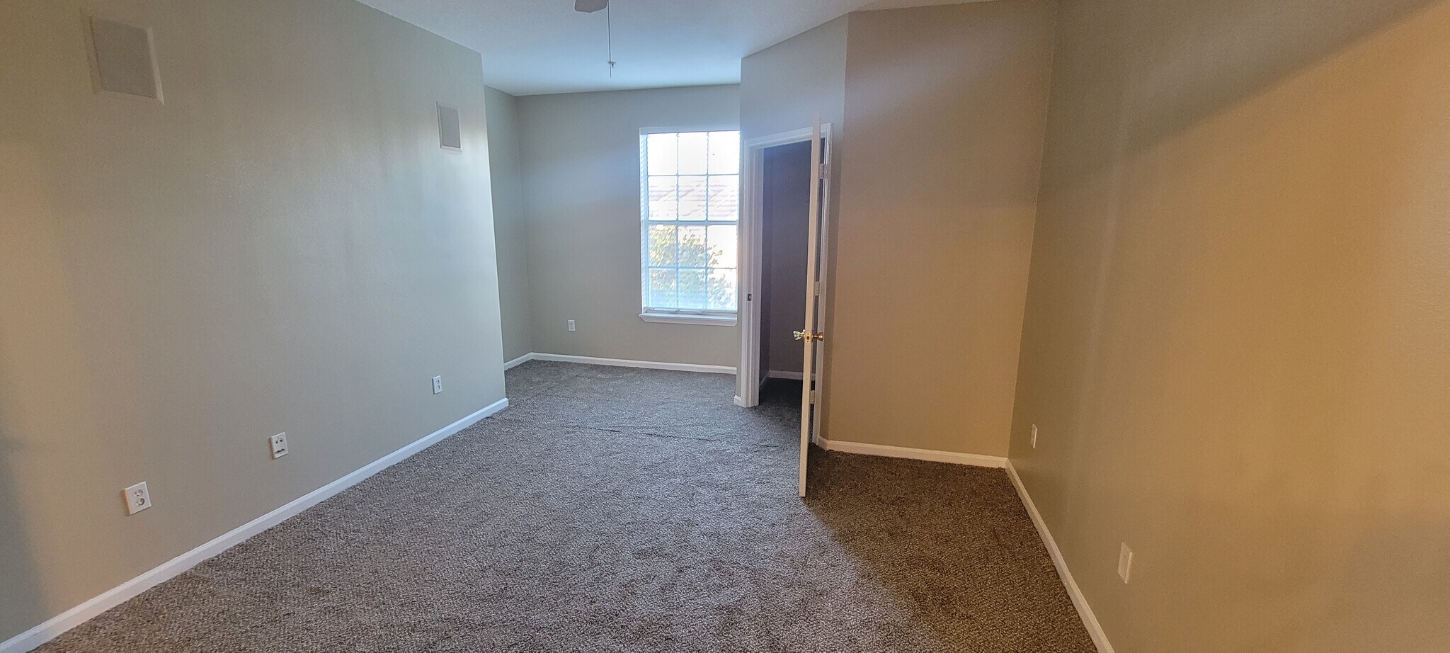 Building Photo - 14304 Fredricksburg Dr