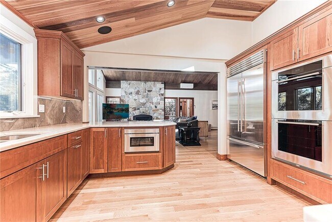 Building Photo - 14 Woodlake Dr