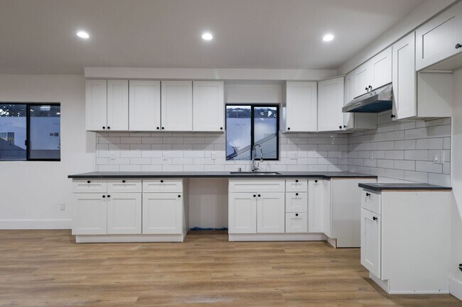 Building Photo - 4647 Pickford St